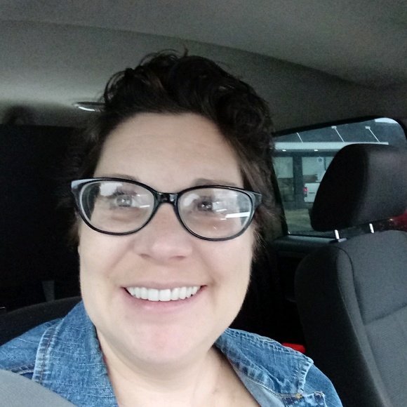 Meet your Posher, Loralee - Picture 1 of 1